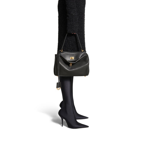 شراء Balenciaga بالنيابة من بريطانيا مقابل متاجر هونج كونج | مقارنة الفرق الفعلية الأحدث لعام 2026 - LONDONKELLY الشراء بالنيابة للعلامات التجارية البريطانية