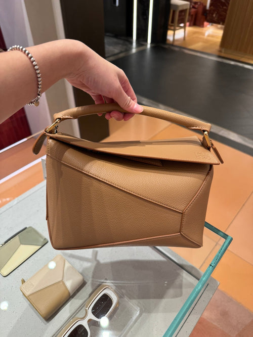 Loewe الشراء بالوكالة من إنجلترا مقابل متجر هونج كونج | مقارنة الأسعار الفعلية الأحدث لعام 2026 - LONDONKELLY الشراء بالوكالة للعلامات التجارية الفاخرة من إنجلترا