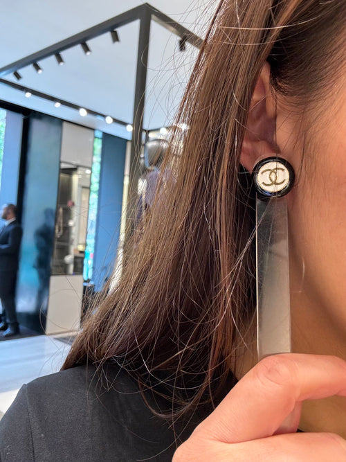 أقراط شانيل باللونين الأبيض والأسود | أقراط شانيل (باللونين الأبيض والأسود)