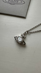 VIVIENNE WESTWOOD Reina Pendant Necklace | 西太后 頸鏈 (銀色)