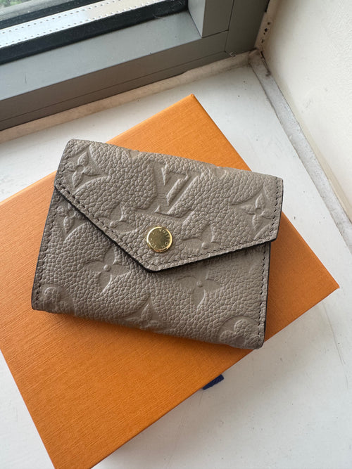 LOUIS VUITTON M69800 Zoe Wallet | Louis Vuitton wallet (multi-color)