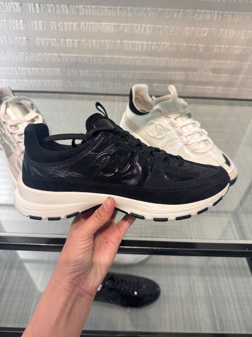 حذاء رياضي CHANEL Leather CC | حذاء رياضي شانيل (متعدد الألوان)