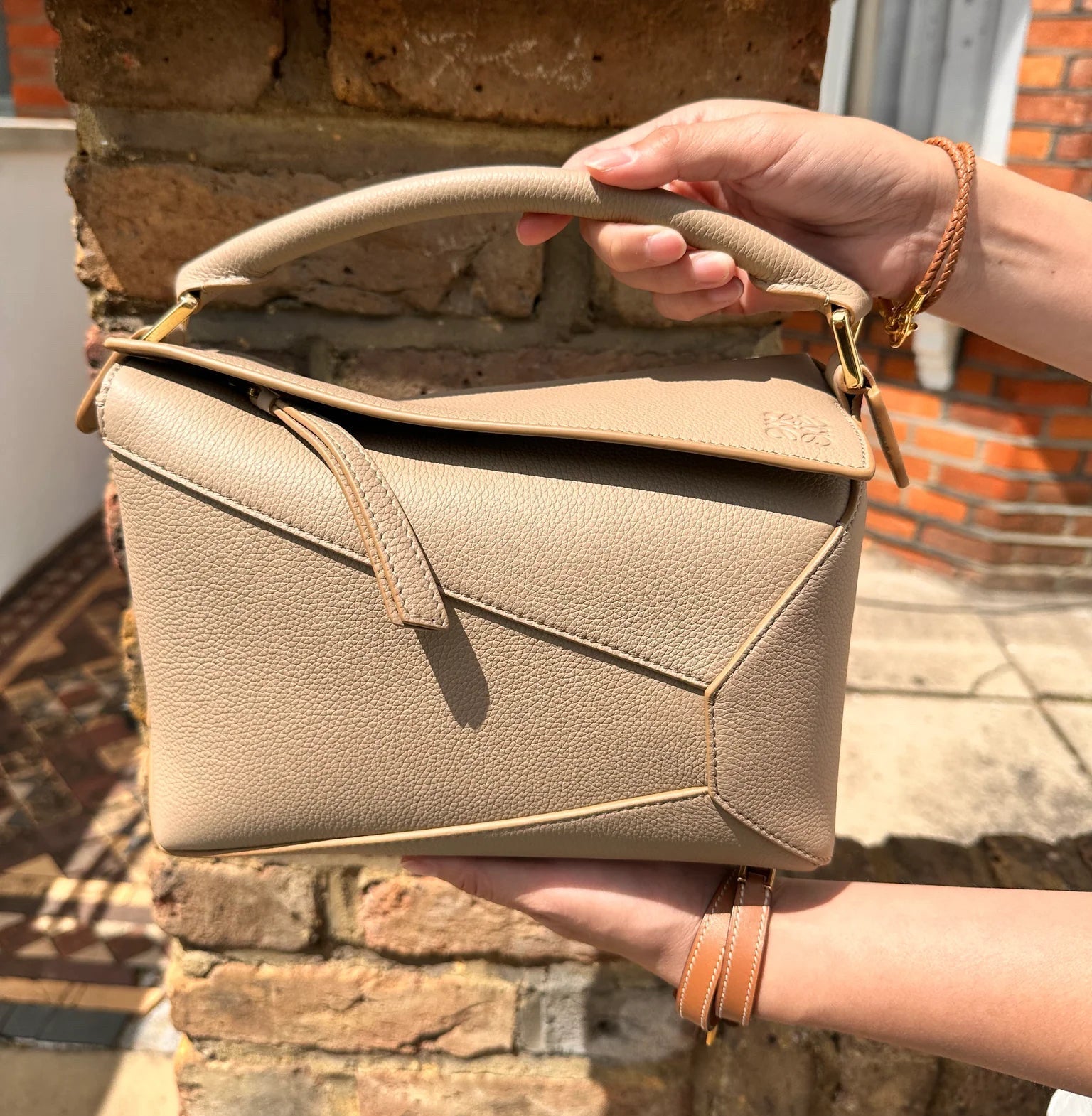 Loewe Puzzle Bag 代購香港 2026｜Beyoncé、Sabrina Carpenter 同款入手攻略 - LONDONKELLY 英國名牌代購