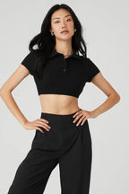 ALO YOGA Cropped Prestige Polo | 短版上衣 (黑色)