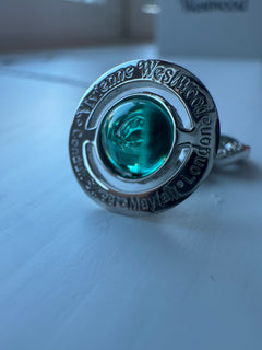 قلادة أوكتافي من فيفيان ويستوود | قلادة أوكتافي من فيفيان ويستوود (متعددة الألوان)