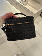 BOTTEGA VENETA BV Small Soft Vanity Bag(Black)