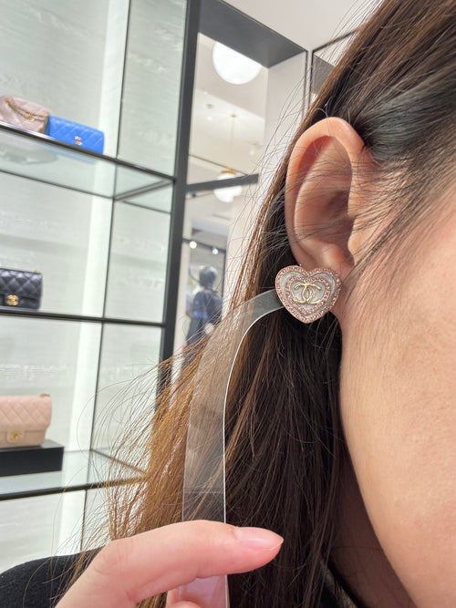 CHANEL Pink Heart Earrings | Chanel heart-shaped earrings (pink)