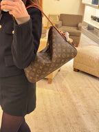 حقيبة لويس فيتون M11952 Slouchy PM | حقيبة لويس فيتون (أحرف أولى بنية)
