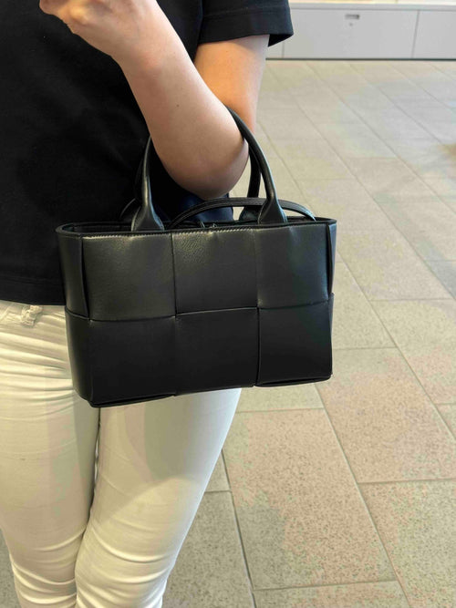 BOTTEGA VENETA Arco Handbag Intreccio Nappa(Black) - LONDONKELLY 英國名牌代購