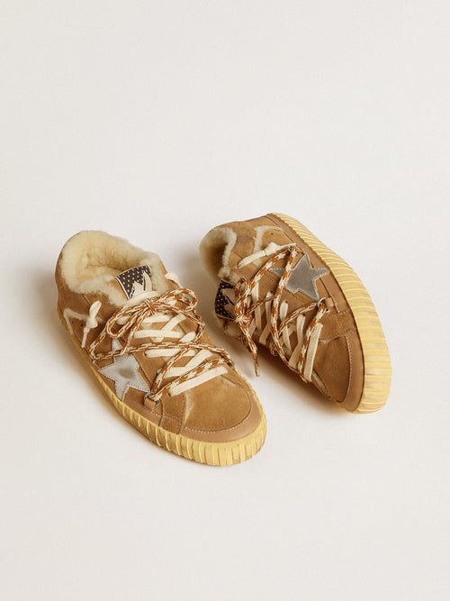 GOLDEN GOOSE Super - Star in beige suede and shearling with metallic leather star | 黃金鵝 Super - Star 米色麂皮與羊毛款，搭配金屬皮革星星（煙草色） - LondonKelly 英國名牌代購