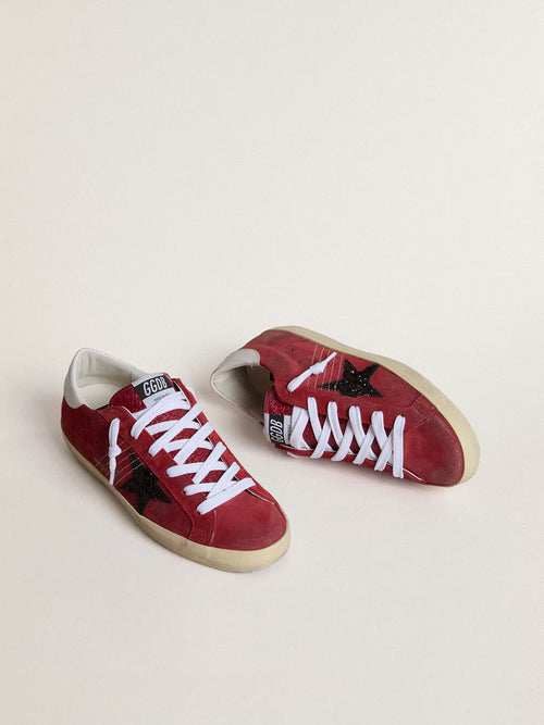 GOLDEN GOOSE Women’s Super - Star in red suede with glitter star and white heel tab | 黃金鵝 女款 Super - Star 紅色麂皮款，搭配亮片星星與白色後跟標籤（紅色） - LondonKelly 英國名牌代購