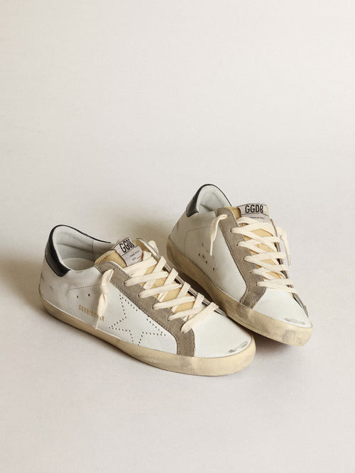 GOLDEN GOOSE Women's Super - Star with perforated star and midnight blue heel tab | 黃金鵝 女款 Super - Star 搭配鏤空星星與午夜藍色後跟標籤（白色） - LondonKelly 英國名牌代購